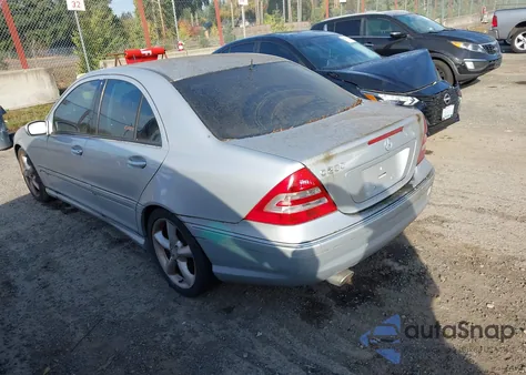 2006 Mercedes-Benz C 230 Sport z USA, uszkodzony, nr VIN WDBRF52H66F746205